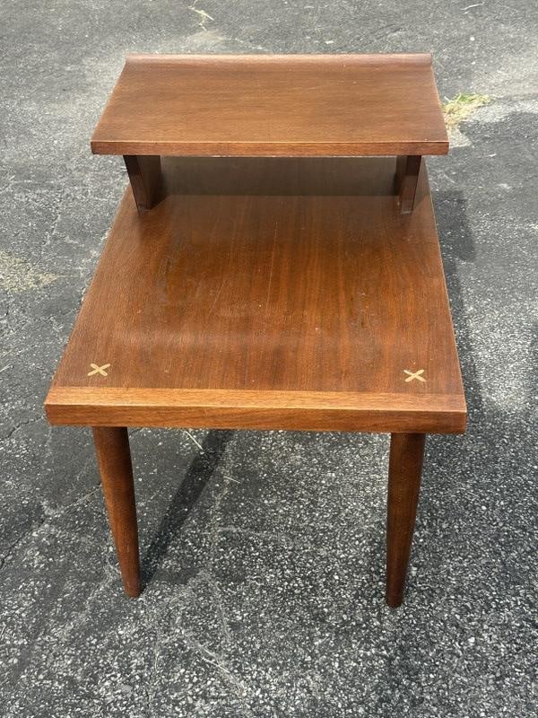 Mid Century end table with brass inlay ( most likey LANE ), good condition, with a few scratches, (1 of 2)