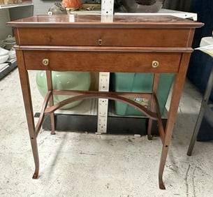 BOMBAY COMPANY mahogany lift top writing desk, works fine, clean, structurally sound, measures 29"