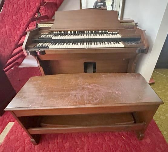 HAMMOND Model E Series (?) Organ, selling it from Hudson Valley Home (1 of 9)