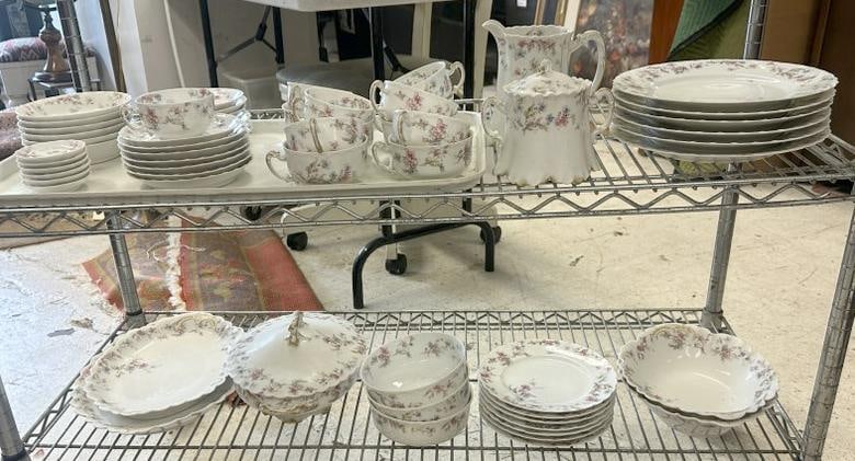61 pcs. HAVILAND LIMOGES dinnerware, nice estate condition, including serving pieces…...from local (1 of 7)