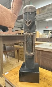 Early carved figure with partial label on bottom as pictured ( New Hebrides ? ), from Woodstock,