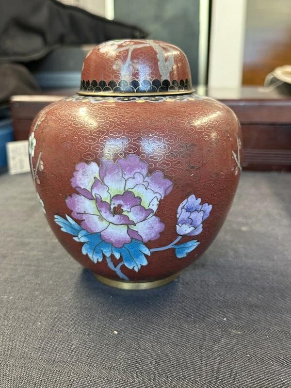 Cloisonne jar with lid, in fine esytate condition. Measures 6.5" high with lid…..from nice local: Cloisonne jar with lid, in fine esytate condition. Measures 6.5" high with lid…..from nice local estate.