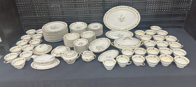 Huge HEINRICH H&C SELB BAVARIA dinner set from local estate ( a few pieces with a small chip ),