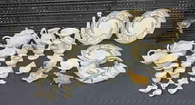 Nice estate lot of mostly LENOX, (2) large MINTON plates, Royal Worcester, and a few other pcs.. In: Nice estate lot of mostly LENOX, (2) large MINTON plates, Royal Worcester, and a few other pcs.. In nice estate condition, good lot for a dealer to sort out…..