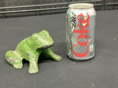 Older cast iron painted frog doorstop or garden ornament in original paint, measures 5" front to