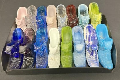 (16) vintage FENTON glass Cats on shoes, all in very nice condition, good variety in the lot, they