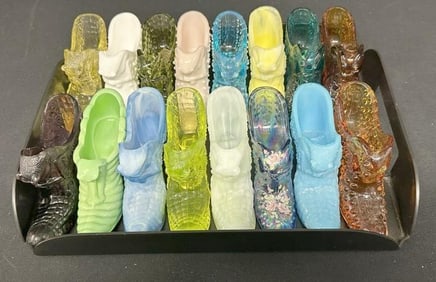 (16) vintage FENTON glass Cats on shoes, all in very nice condition, good variety in the lot, they