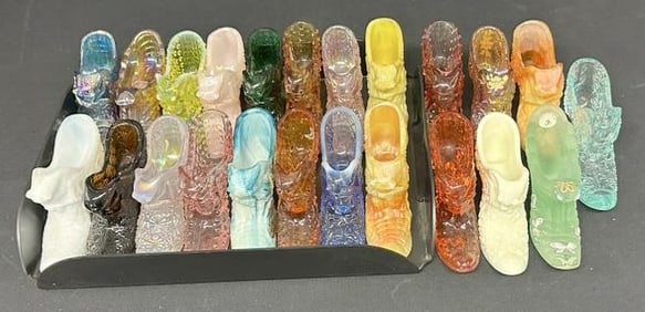 (23) vintage FENTON glass Cats on shoes, all in very nice condition, good variety in the lot, they