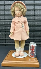 PRINCESS ELIZABETH vintage cloth doll in original condition, original clothes and hang tag. From