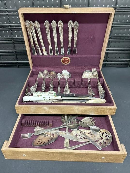 ROGERS silverplate flatware set ( for 8 ), and some odd pieces, from local estate. (1 of 4)