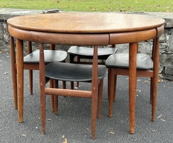 Hans Olsen (" Roundette" ) dining set for Frem Rolje, with (4) chairs that fit to the table, this