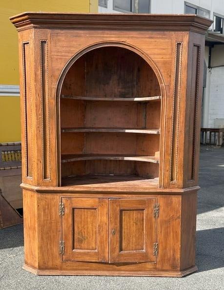 19th c pine corner cupboard from Woodstock, N.Y. area estate, she was an old time antique dealer in (1 of 6)