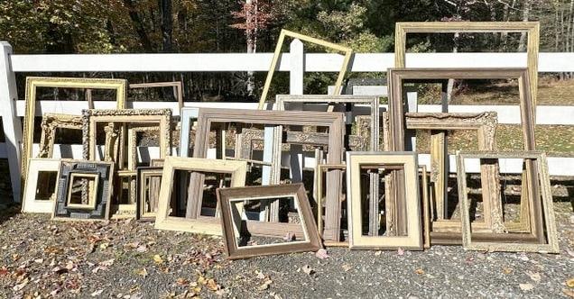 Lot of older estate frames, different sizes and forms, just as we found them, good lot for a dealer: Lot of older estate frames, different sizes and forms, just as we found them, good lot for a dealer to sort out….
