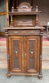 Wonderful Victorian black walnut nicely carved cabinet, with beautiful carvings & columns on