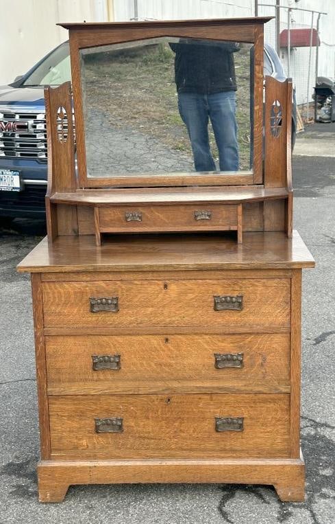 Wonderful Engish oak Arts & Crafts dresser with mirror, with drawer on top and (3) drawers: Wonderful Engish oak Arts & Crafts dresser with mirror, with drawer on top and (3) drawers underneath, nice original finish, brass hardware and cutouts….from Victorian mansion in Kingston, N.Y. Meas