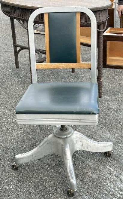 SHAW WALKER 1960's aluminum swivel desk chair, nice overall condition, from Woodstock, N.Y. studio. (1 of 3)