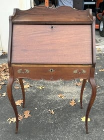 Mahogany circa 1920's ladies drop front desk ( missing small piece of gallery ), nice finish,