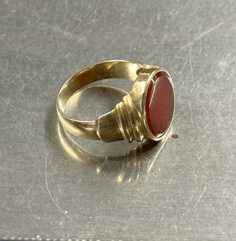 14K Men's gold ring with carnelian, nice estate condition, weighs 5.5 pennyweights…...size: 14K Men's gold ring with carnelian, nice estate condition, weighs 5.5 pennyweights…...size 10.5…...