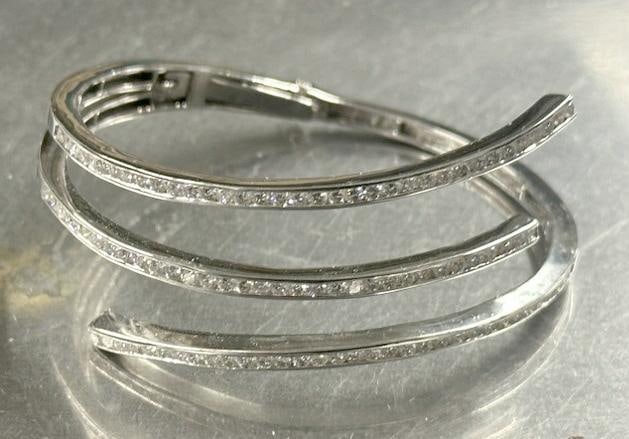 18K white gold ladies spring bracelet with (3) rows of diamonds, from local estate, fine condition,: 18K white gold ladies spring bracelet with (3) rows of diamonds, from local estate, fine condition, weighs 15.3 pennyweights…( our long time jeweler tested and it tests 18K )…..