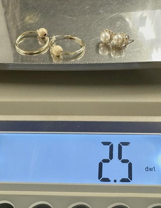 (2) pair 14K earrings, one with pearls and diamond chips…..total weight is 2.5: (2) pair 14K earrings, one with pearls and diamond chips…..total weight is 2.5 pennyweights…..fine condition, from local estate.