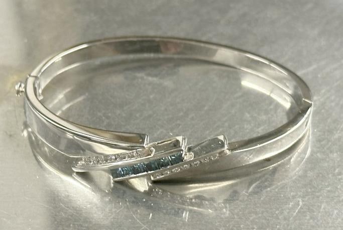 14K white & green diamond white gold bracelet, from fine estate, fine condition, weighs 19.2: 14K white & green diamond white gold bracelet, from fine estate, fine condition, weighs 19.2 pennyweights…..