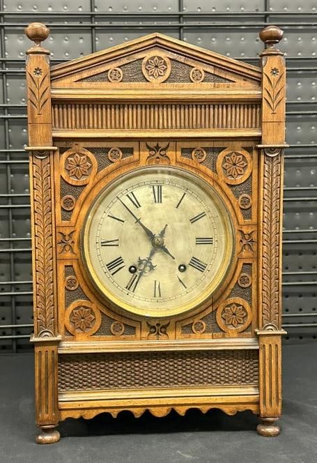 Nice Victorian era mantel clock, nice estate condition, has pendulum and key intact, clean (1 of 5)