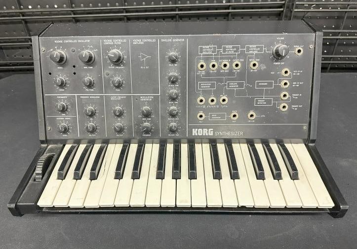 Korg MS-10 vintage Analog Synthesiser, from estate in Hudson Valley of a Musician ( has 2 cracked (1 of 6)