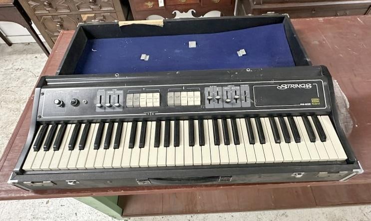 1970's ROLAND RS-202 analog string synthesizer, from estate in Hudson Valley of Musician…..case: 1970's ROLAND RS-202 analog string synthesizer, from estate in Hudson Valley of Musician…..case in rougher condition, just as we found it, was in use till we removed from the estate….no cords…..