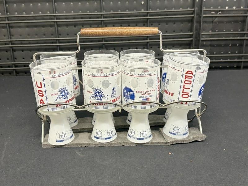 Complete set of glasses and holder of Apollo 11 (1969 ), in very nice estate condition. From local: Complete set of glasses and holder of Apollo 11 (1969 ), in very nice estate condition. From local estate. ( The bottoms are shot glasses )….