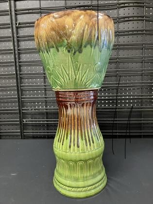 Robinson Ransbottom Company jardinaire, and pedestal, nice condition, measures 22.5" high. (1 of 1)