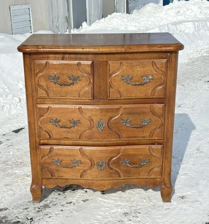 Henredon Country French style dresser, structurally sound, nice finish, a little wear to finish, (1 of 2)