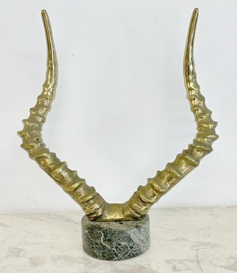 Vintage bronze antelope horns on marble base, in very nice estate condition, nit signed, measures: Vintage bronze antelope horns on marble base, in very nice estate condition, nit signed, measures 15" high x 12" across.