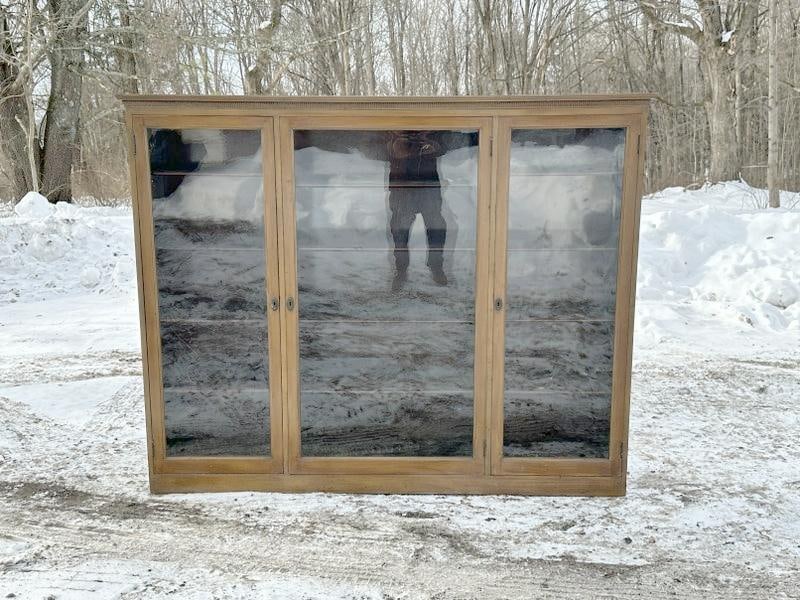 Triple door mahogany circa 1940's bookcase with adjustable shelves, has a older refinish on it from: Triple door mahogany circa 1940's bookcase with adjustable shelves, has a older refinish on it from 1950's or so….structurally sound, it measures 72" wide x 15" deep x 58" high. From nice estate in