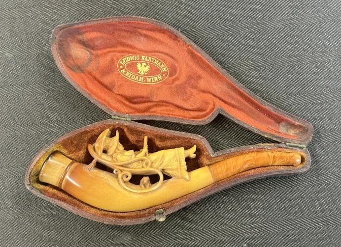 LUDWIG HARTMANN antique smoking pipe in original case, with figural Woman holding a parasol.: LUDWIG HARTMANN antique smoking pipe in original case, with figural Woman holding a parasol. Measures approx. 6" long.