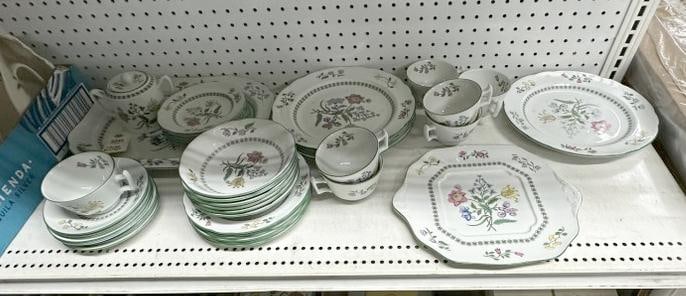 (42) pcs. SPODE ( SUMMER PLACE ) dishes, includes large platter, (2) dessert plates, (4) dinner (1 of 7)