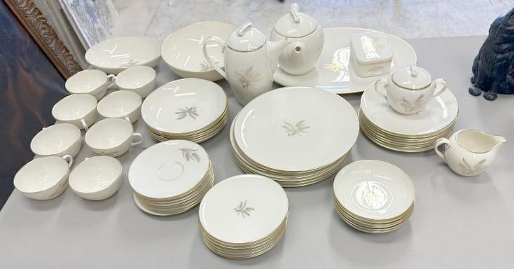 LENOX wheat pattern dish set, fine condition, from estate in Poughkeepsie, N.Y. It includes 8 cups,: LENOX wheat pattern dish set, fine condition, from estate in Poughkeepsie, N.Y. It includes 8 cups, 2 serving bowls, 6 bowls, 8 saucers, 8 dessert plates, 7 dinner plates, 6 small bowls, sugar and cre