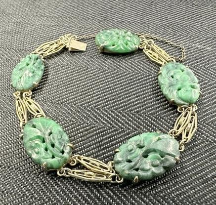 14K yellow gold jade bracelet, from fine estate in Hudson Valley, nice overall condition. Total: 14K yellow gold jade bracelet, from fine estate in Hudson Valley, nice overall condition. Total weight is 8.2 dwt.