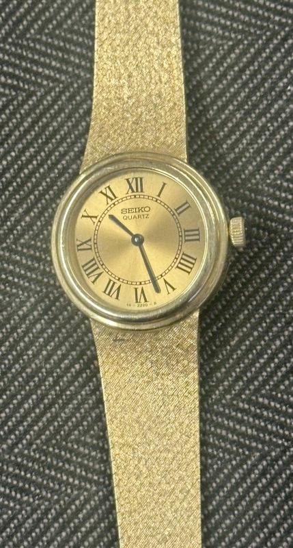 Ladies SEIKO 14K quartz wrist watch, in fine condition, not running, most likely in need of a (1 of 7)