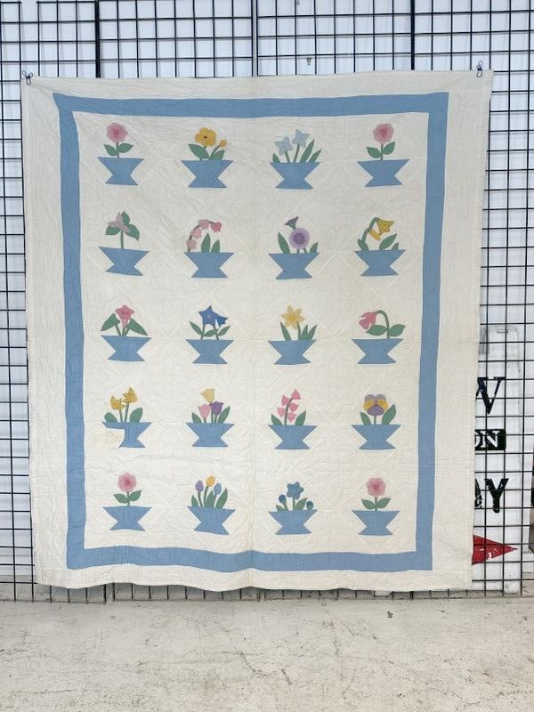 Antique handstitched ( GARDEN BOUTIQUE ) quilt from estate in the Hudson Valley, in very nice (1 of 3)