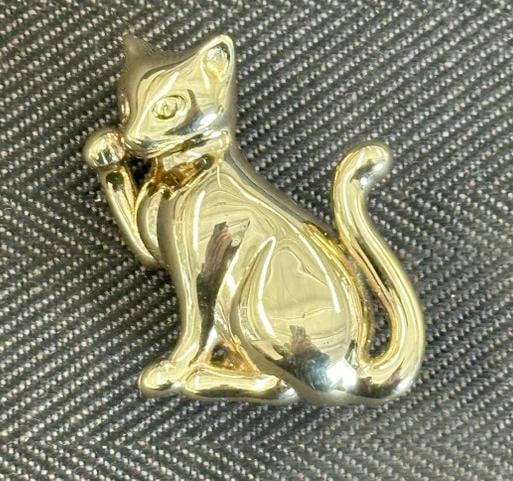 14K CARLA Cat brooch, from estate in Hudson Valley, measures 1.5" top to bottom, signed on back, in: 14K CARLA Cat brooch, from estate in Hudson Valley, measures 1.5" top to bottom, signed on back, in fine condition, weighs 4.0 pennyweights.