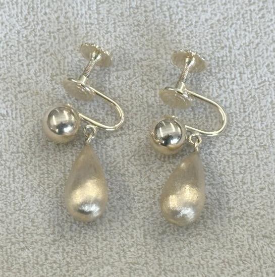 14K screw back drop earrings from estate in Hudson Valley, nice condition, weigh 3.6 pennyweights.: 14K screw back drop earrings from estate in Hudson Valley, nice condition, weigh 3.6 pennyweights.