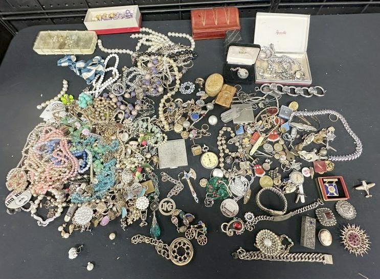 Estate lot vintage costume jewelry, from estate in Poughkeepsie, N.Y. Good lot for a dealer to sort (1 of 12)