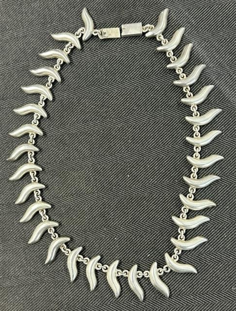 Wonderful STERLING SILVER vintage necklace, possibly Native American (?), measures 18.25" long. (1 of 7)