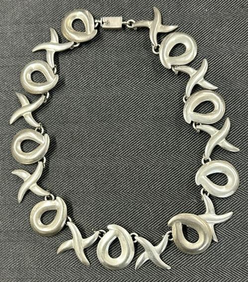 Vintage STERLING SILVER ( Mexico ) Hugs & Kisses necklace, from estate collection we are selling.: Vintage STERLING SILVER ( Mexico ) Hugs & Kisses necklace, from estate collection we are selling. Measures 16" long and weighs 2.57 troy ounces