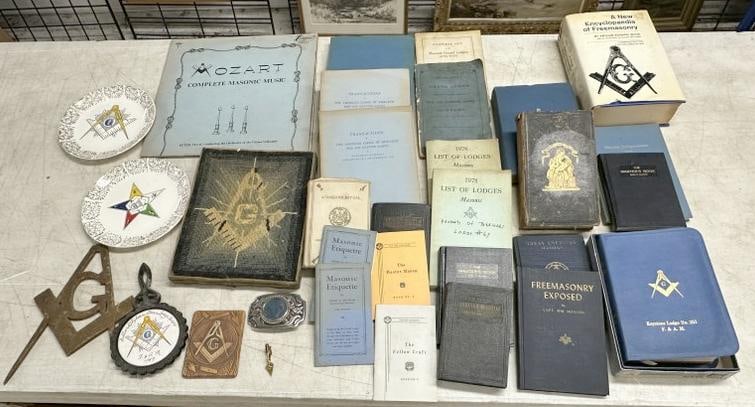MASONIC lot of books and pamphlets, from local estate.: MASONIC lot of books and pamphlets, from local estate.