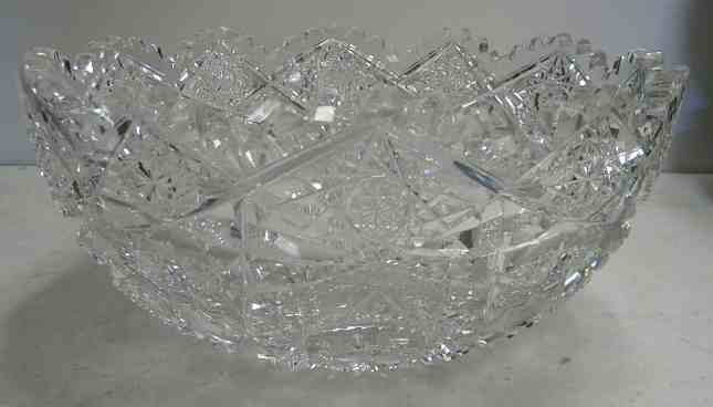 Nice Brilliant Cut Glass Bowl Nice Pattern Maker (?): Nice Brilliant Cut Glass Bowl Nice Pattern Maker (?), from NYC apartment, I see no damage, measures 10" across and 4 3/4" high...