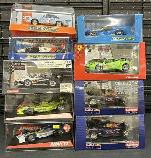 (9) slot cars in original cases, fine conddition?.Part II of the over 2400 piece New England Slot (1 of 3)