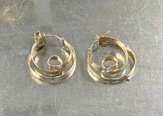 14K swirl earrings, marked 14K, nice overall condition, weighs 2.1 pennyweights.: 14K swirl earrings, marked 14K, nice overall condition, weighs 2.1 pennyweights.