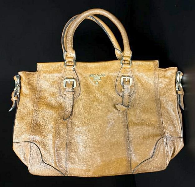 PRADA leather ladies bag, very nice overall estate condition, measures 17" across x 12": PRADA leather ladies bag, very nice overall estate condition, measures 17" across x 12" high?(2504609B ).