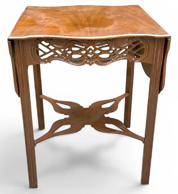 BAKER FURNITURE ( Historical Charleston line ) Chippendale form mahogany drop leaf table, from fine (1 of 2)